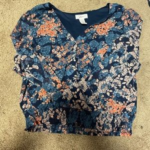 Long sleeve blouse worn elastic band